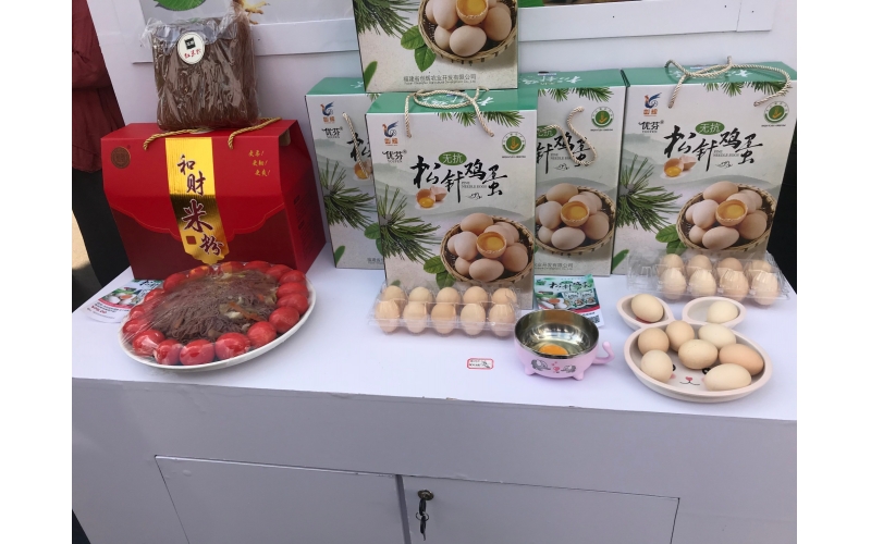 無(wú)抗松針雞蛋配上和財(cái)米粉做出的美食如此好吃，咸香可口，營(yíng)養(yǎng)開胃又豐盛